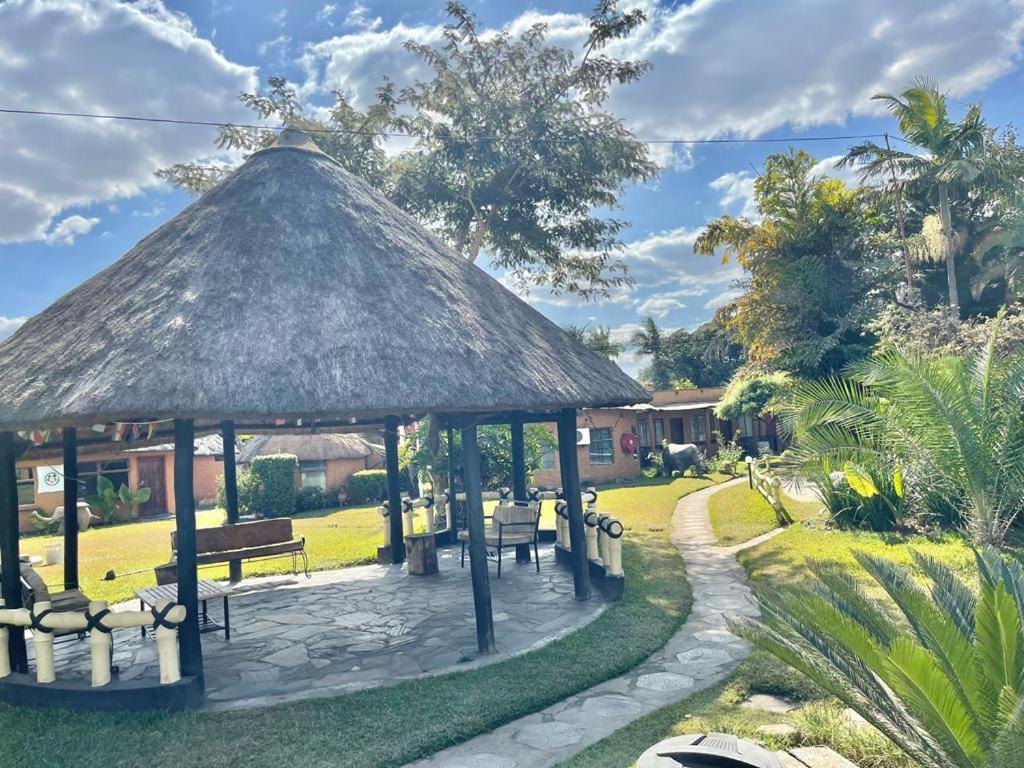 Reed Mat Lodge Λουσάκα Εξωτερικό φωτογραφία